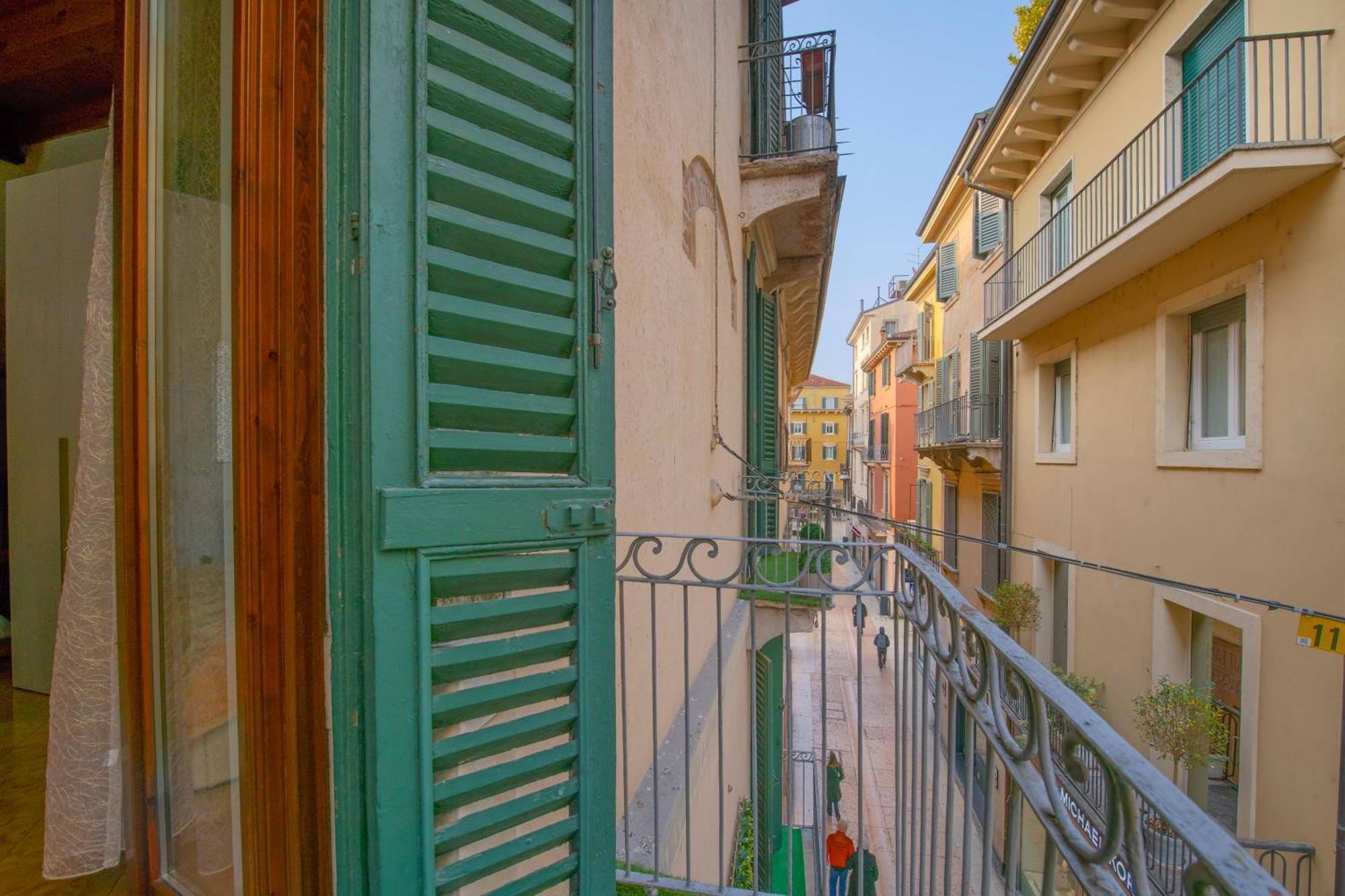 Palace Home Mazzini Verona Center Exteriér fotografie