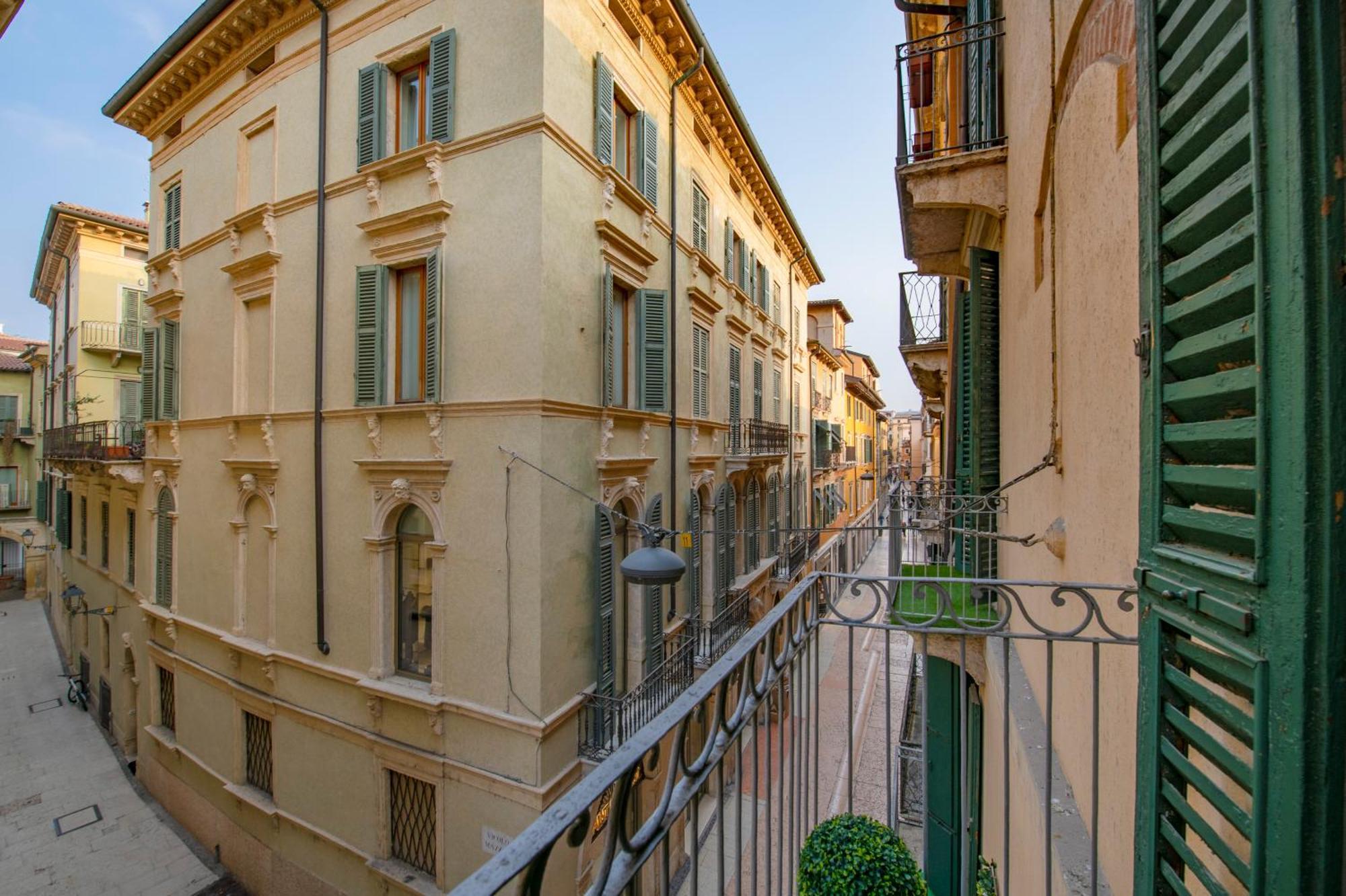 Palace Home Mazzini Verona Center Exteriér fotografie